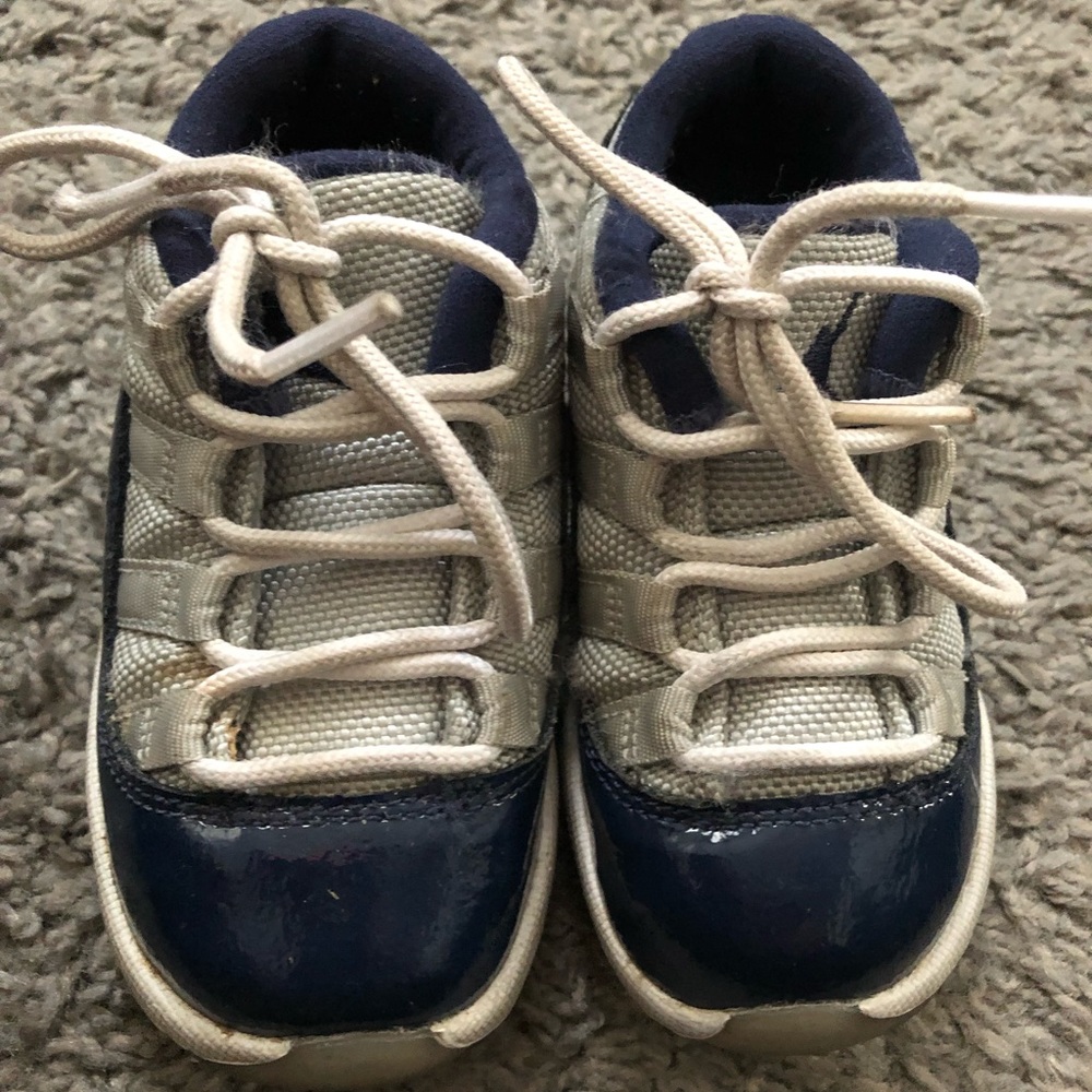 Jordan 11 Low “Georgetown”